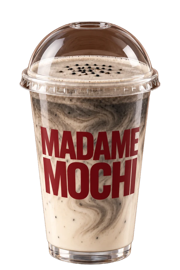 Sésame noir latte dans un gobelet transparent Madame Mochi